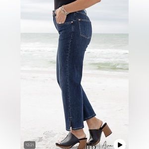 Judy Blue Straight Leg Cropped Jeans. Style JB88127